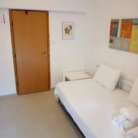 بيت للعطل Sani House 5 Minute Walk To The